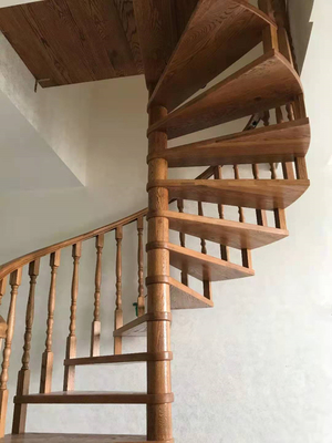 700-1500mm عرض الفضاء إنقاذ سلالم خشبية لولبية الدرج مع الدرابزين