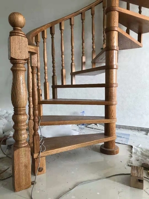 700-1500mm عرض الفضاء إنقاذ سلالم خشبية لولبية الدرج مع الدرابزين