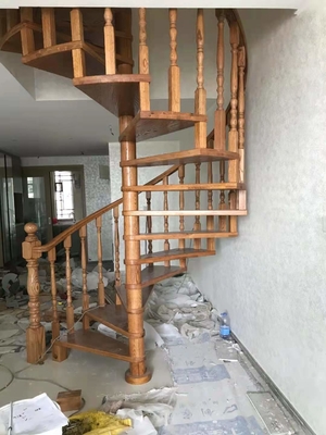 700-1500mm عرض الفضاء إنقاذ سلالم خشبية لولبية الدرج مع الدرابزين